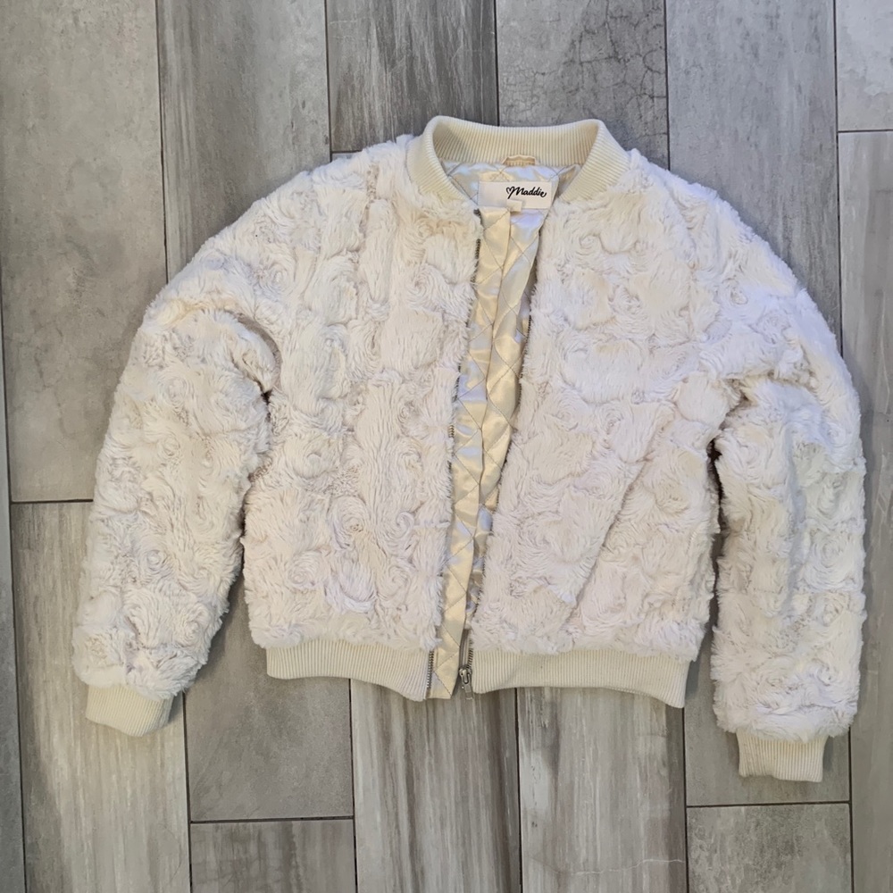 Furry Jacket (M girl 9/10)